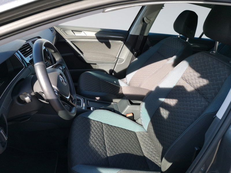 Volkswagen - Golf 1.0 TSI DSG