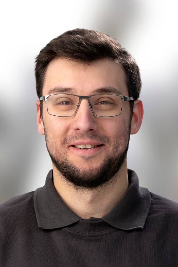 contact_import_imageUeETxB